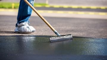 The Benefits of Sealcoating Your Asphalt Driveway